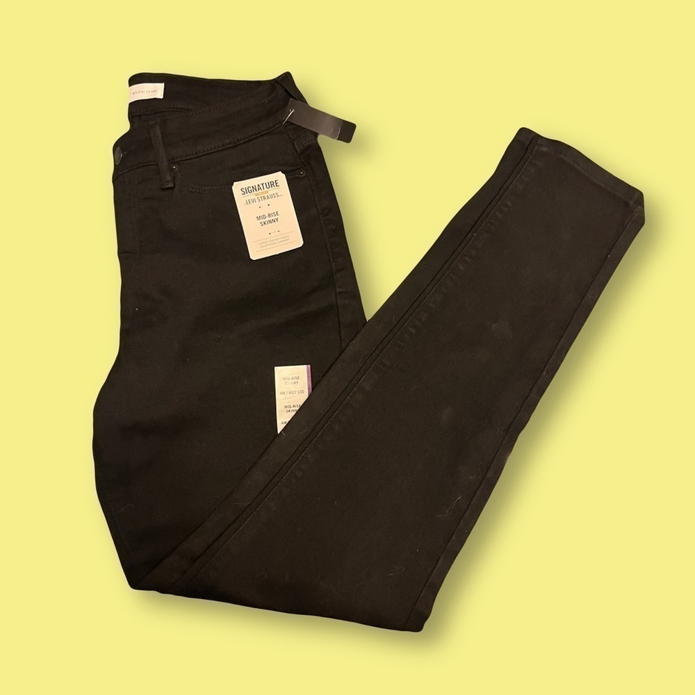 Signature by Levi Strauss & Co. Women's Medium Rise Skinny Jean - Picture 2 of 4